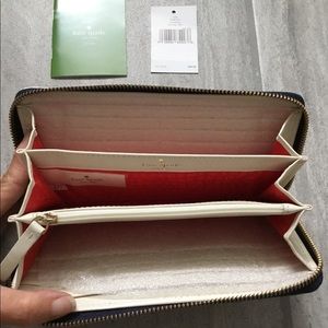 kate spade Bags - NWT kate spade neda Westchester Stripe Wallet kate spade Bags - NWT kate spade neda Westchester Stripe Wallet